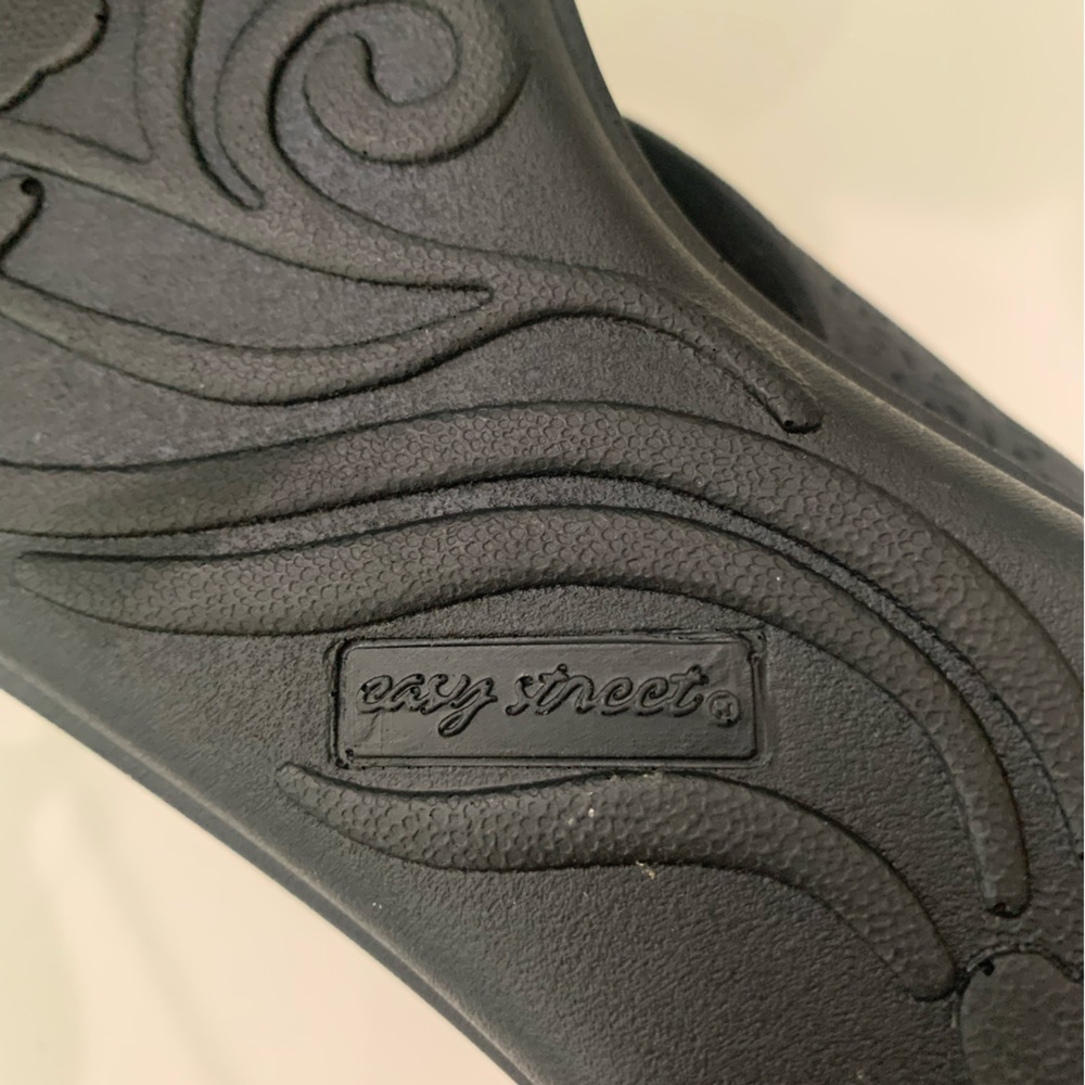 Easy Street women’s Claudia Wedge Sandal size 9, black. - Picture 9 of 10